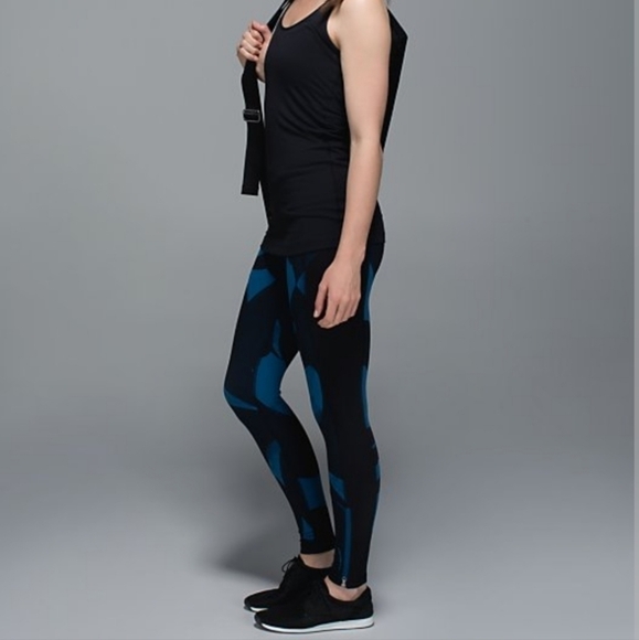 Lululemon patience pants back spin stroke posidion - Picture 1 of 5